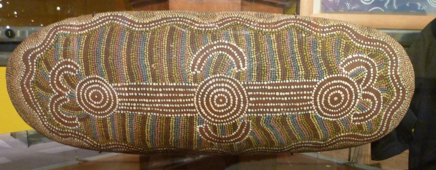 Coolamon carrying vessel